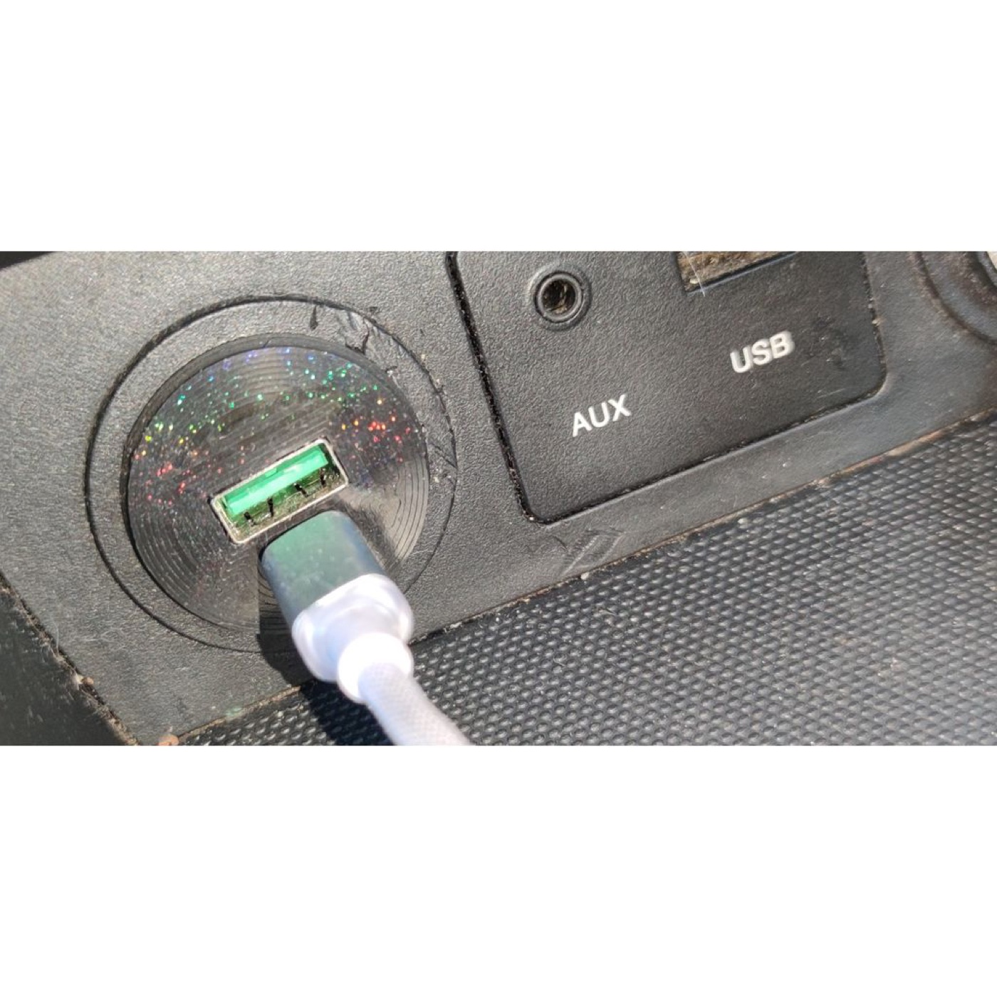 Kia Ceed 2009 USB Şarj Soketi Muhafazası