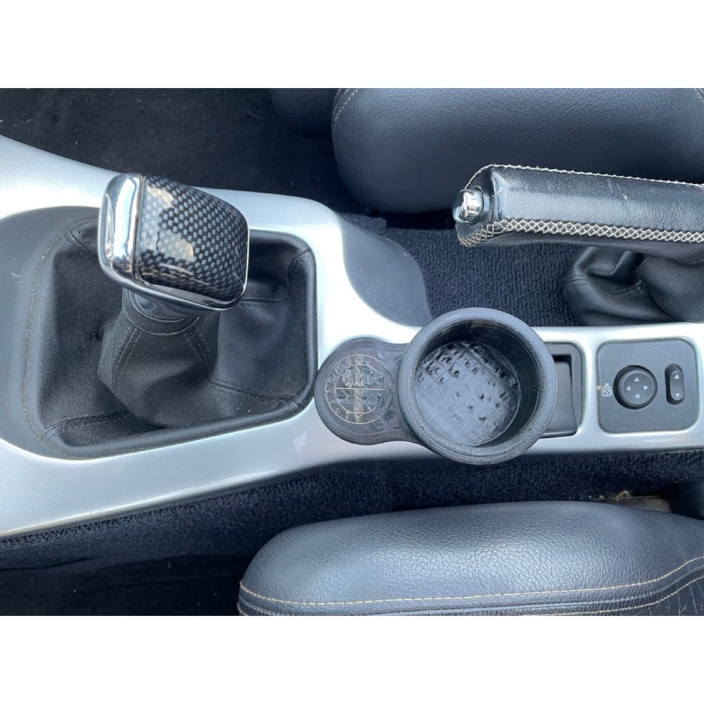 Alfa Romeo Spider Konsol İçecek Tutucusu görsel 3