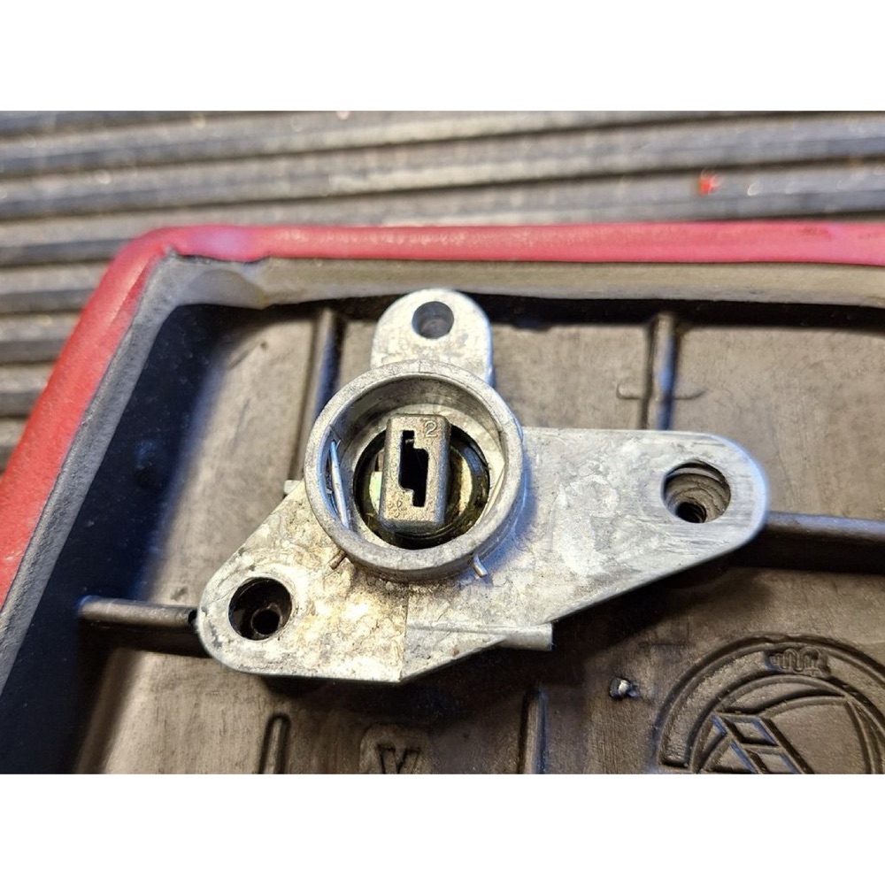 Fiat Barchetta Torpido Gözü Kapama Parçası görsel 4