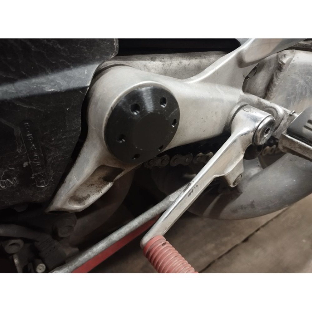 Honda VTR1000F Salıncak Pivot Somunu Kapağı