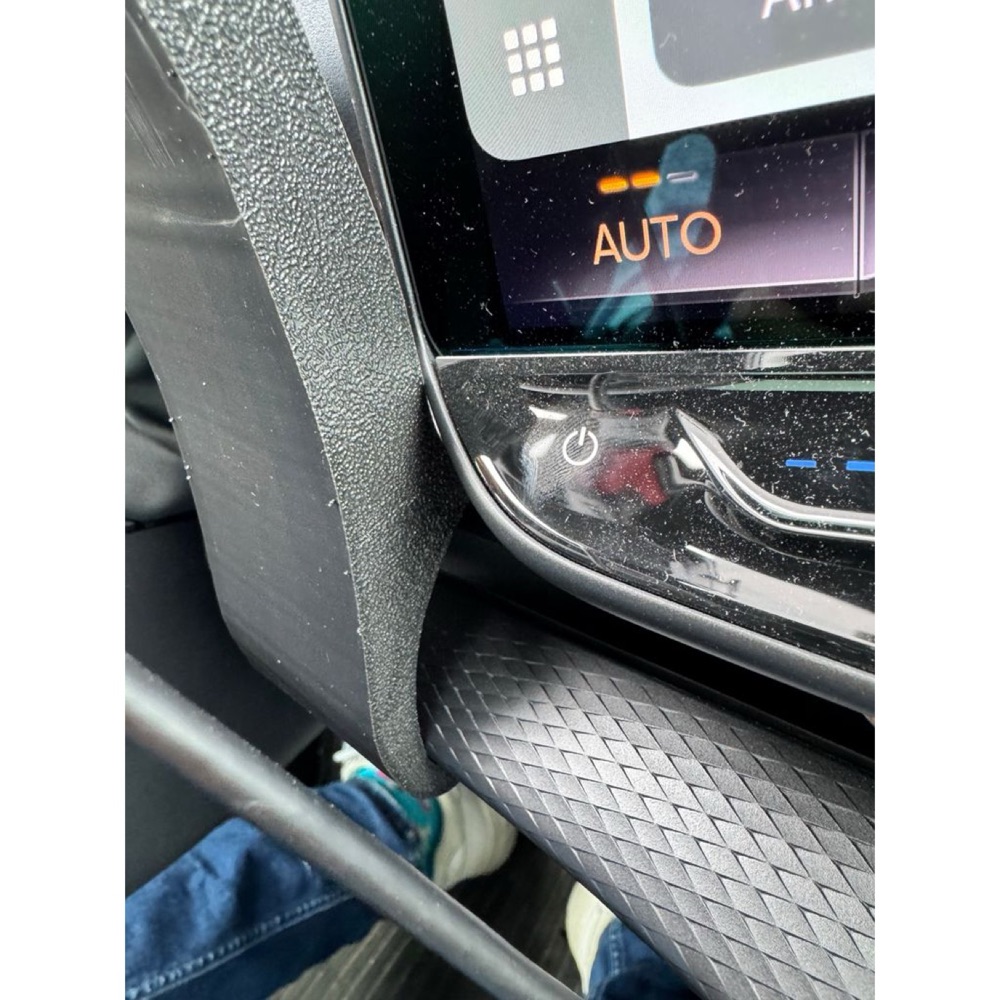 Cupra Tavascan Akıllı Telefon Soğutucu Tutucu görsel 4