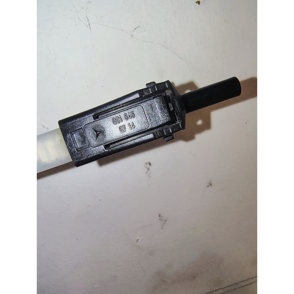 Mercedes W114/W115 Kapı Anahtar Yuva Adaptörü görsel 3