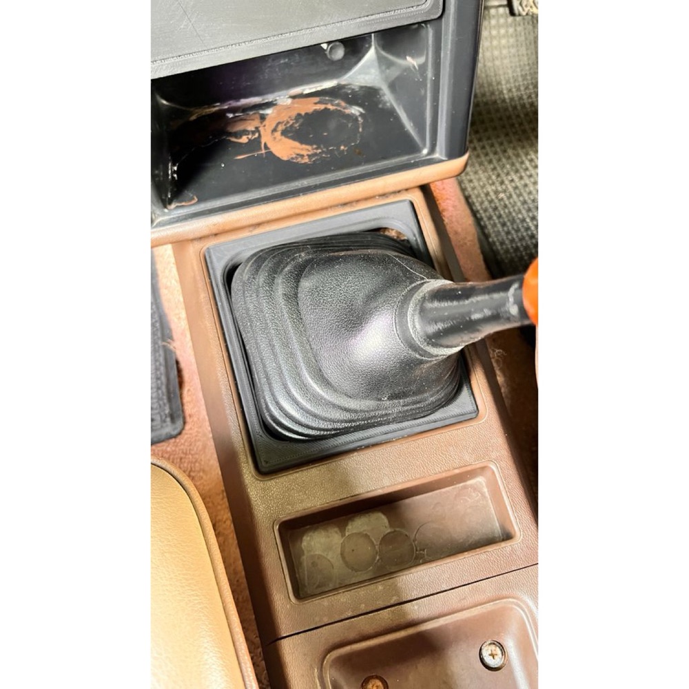 Toyota Corolla KE70 GL Vites Kapağı Çerçevesi