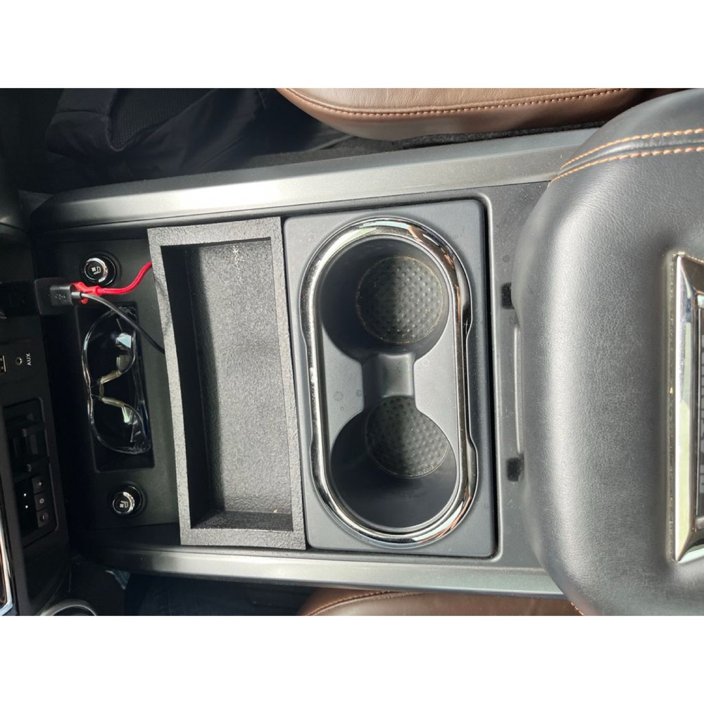 Nissan Titan orta konsol tepsisi