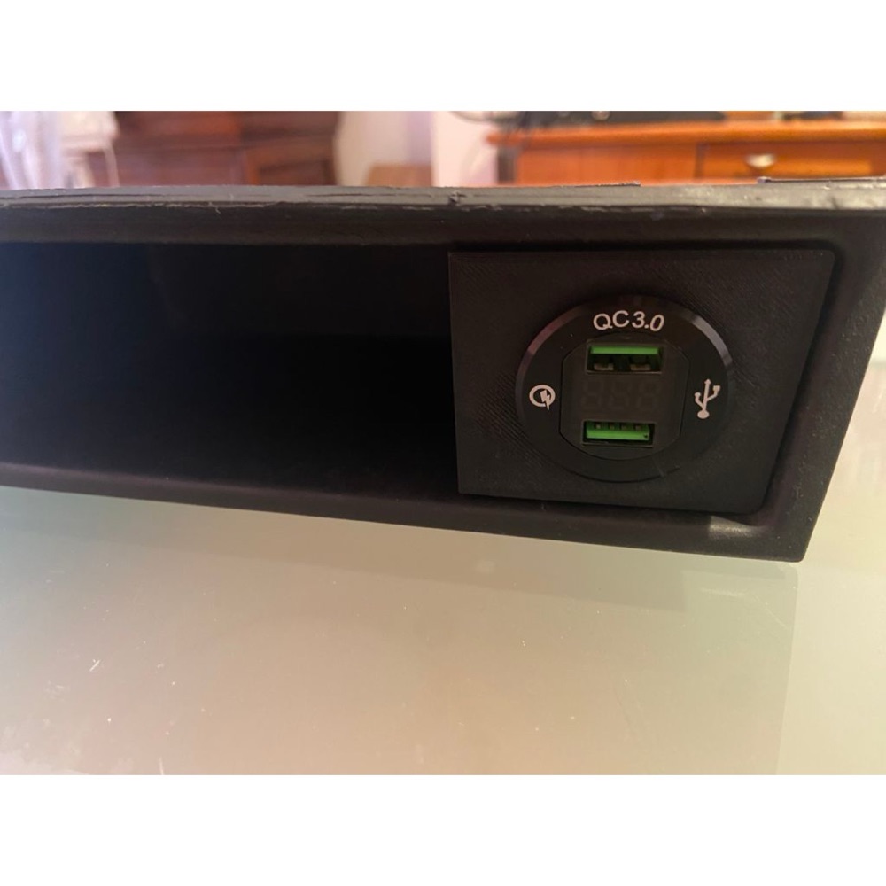 Mercedes W202 Gösterge Altı USB Şarj Podu