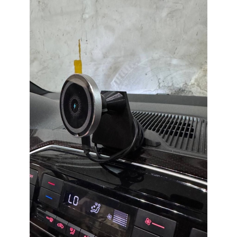 VW Up / Up! GTI Magsafe Telefon Şarj Tutucusu