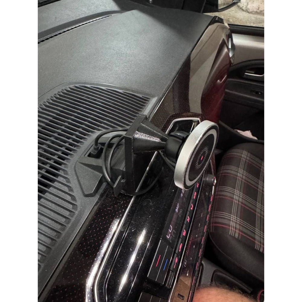 VW Up / Up! GTI Magsafe Telefon Şarj Tutucusu görsel 2