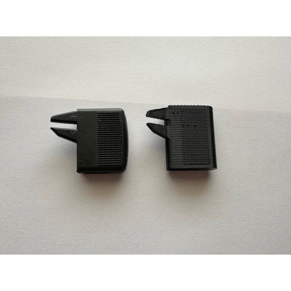 Audi A4 B6/B7 (2002-2008) Ön Panel Klima Izgarası Klipsi görsel 2