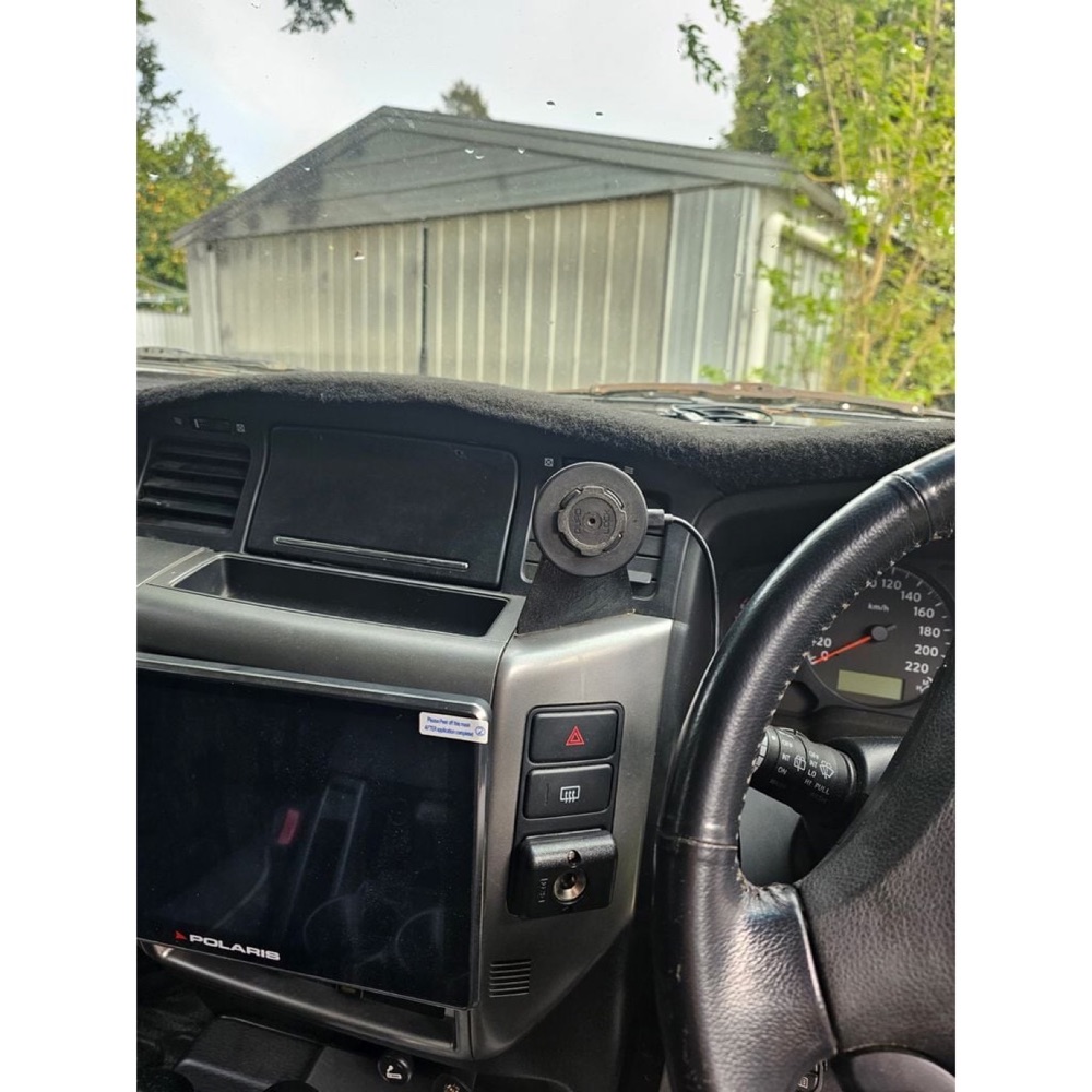 Nissan Patrol GU Y61 S4 telefon tutucusu