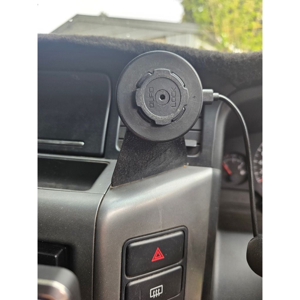 Nissan Patrol GU Y61 S4 telefon tutucusu görsel 2