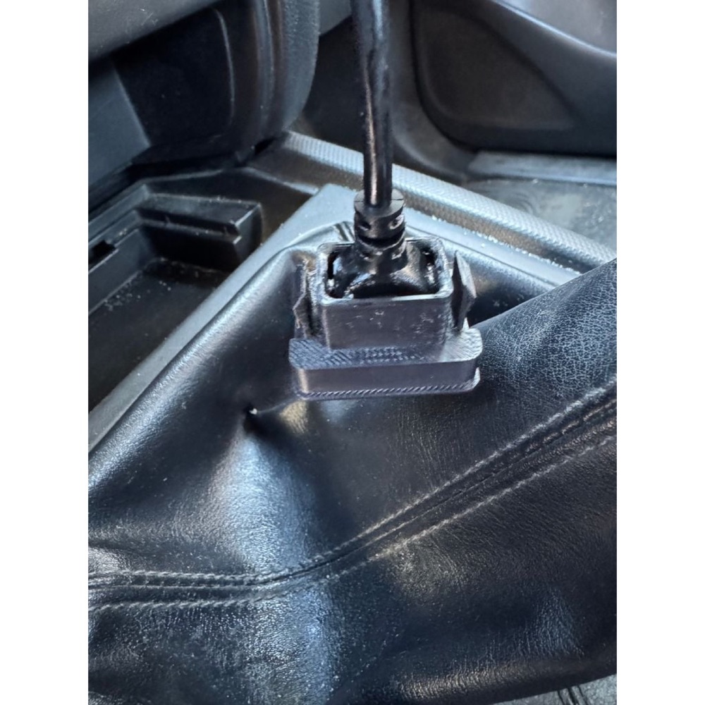 Mitsubishi L200 USB Kablo Tutucusu görsel 2