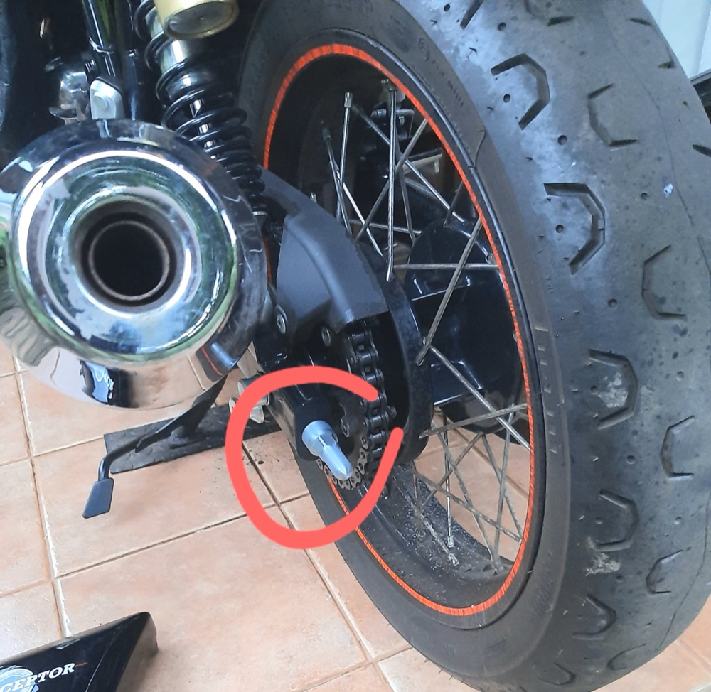 Royal Enfield Zincir Ayar Cıvatası Kapağı