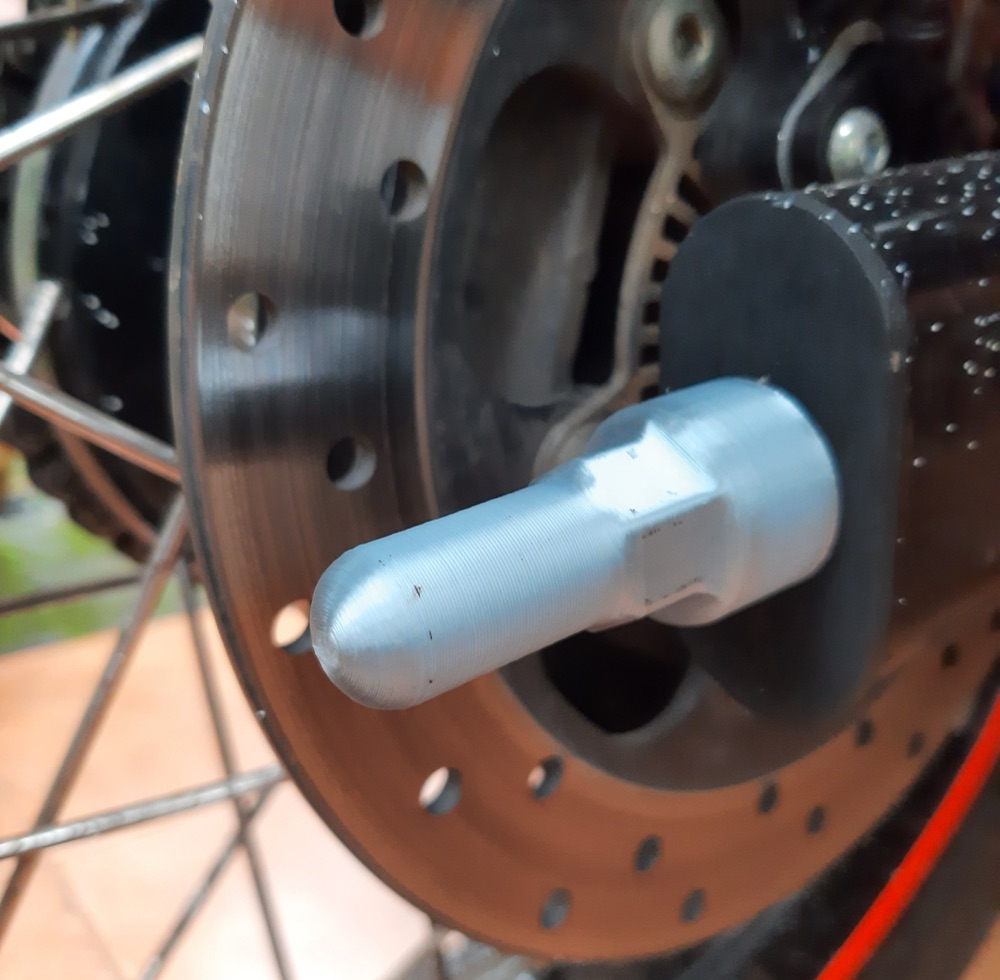 Royal Enfield Zincir Ayar Cıvatası Kapağı görsel 2