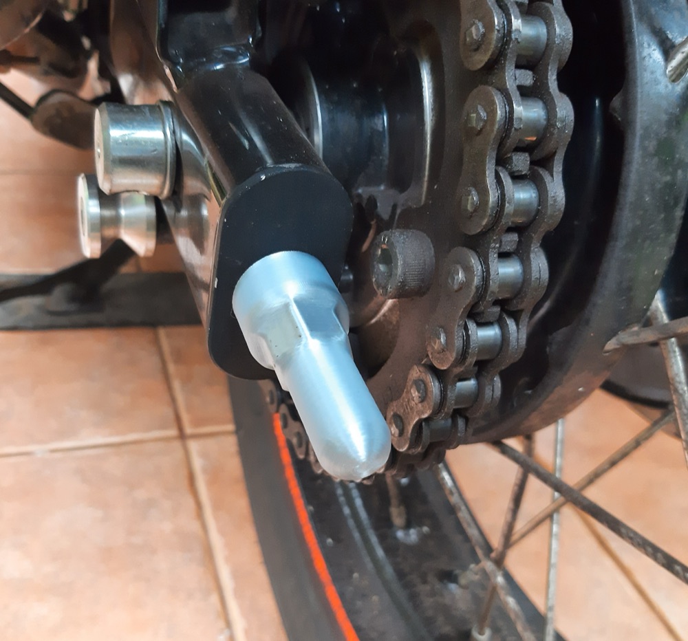 Royal Enfield Zincir Ayar Cıvatası Kapağı görsel 4