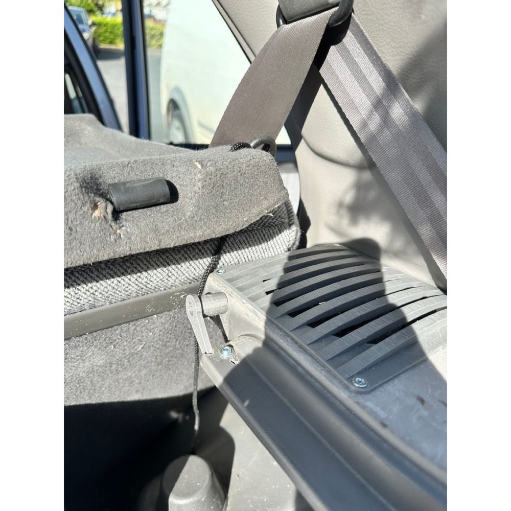 Nissan Micra/March (K10) arka eşya rafı braketi