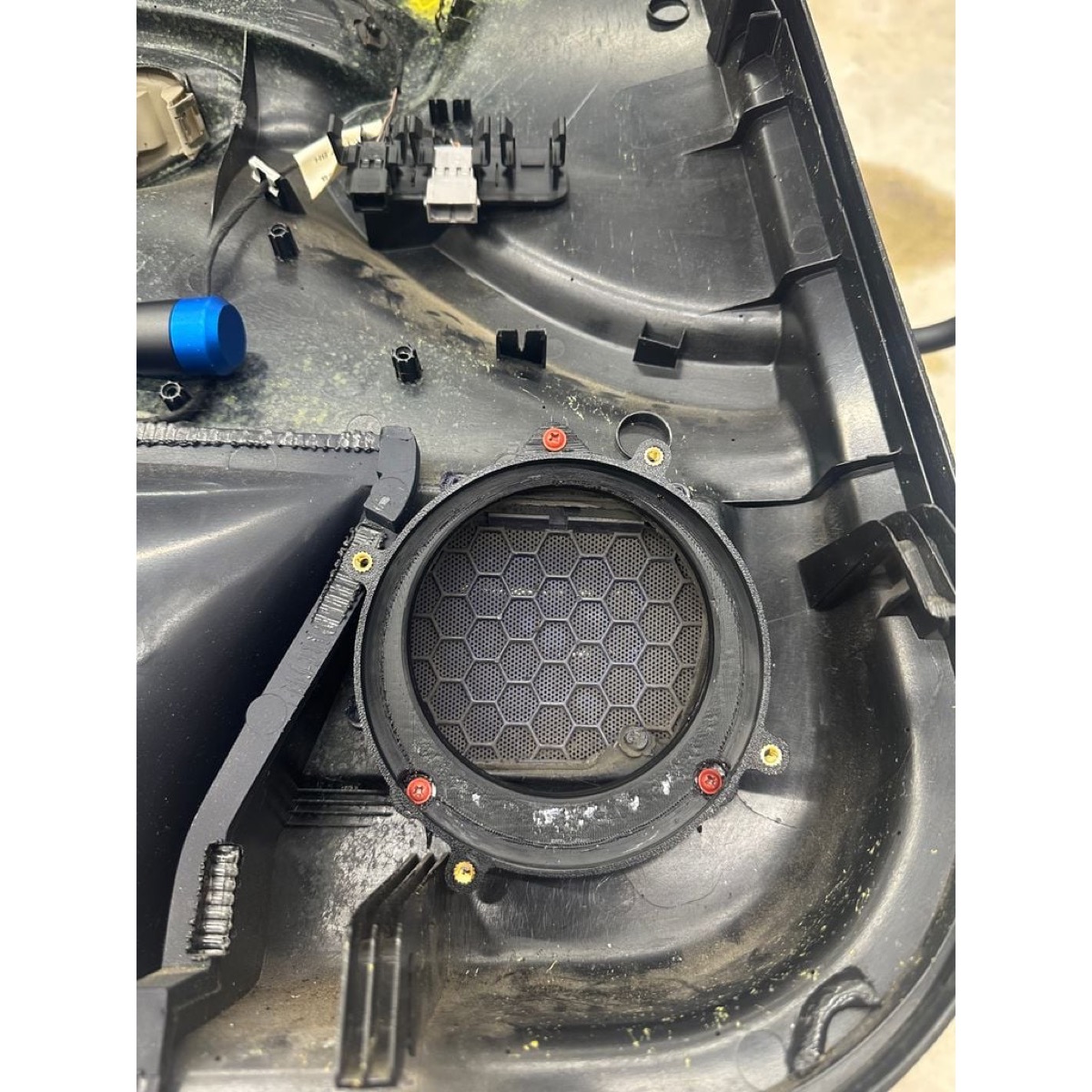 Audi A4 B5 5.25" Ön Hoparlör Adaptörü (Yaylı Klips) görsel 3