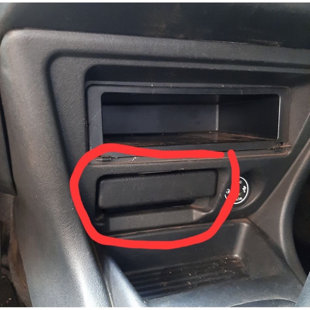 Mitsubishi Pajero Kül Tablası Switch Paneli görsel 2