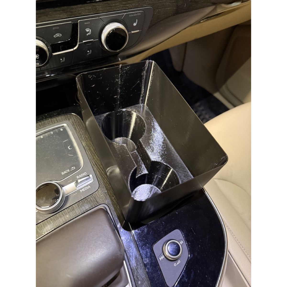 Audi Q7 Bardaklığa Monte Çöp Kutusu