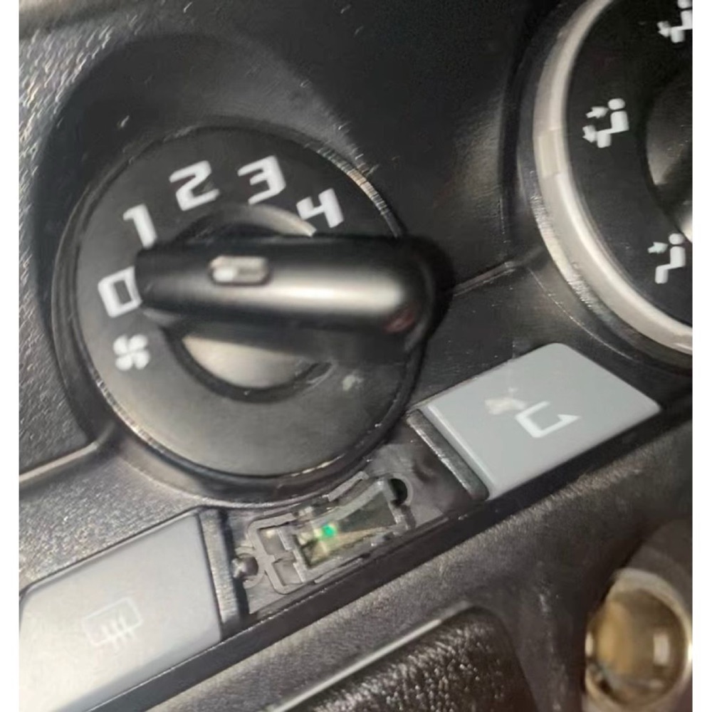 Mitsubishi Pajero TR4 Klima Düğmesi