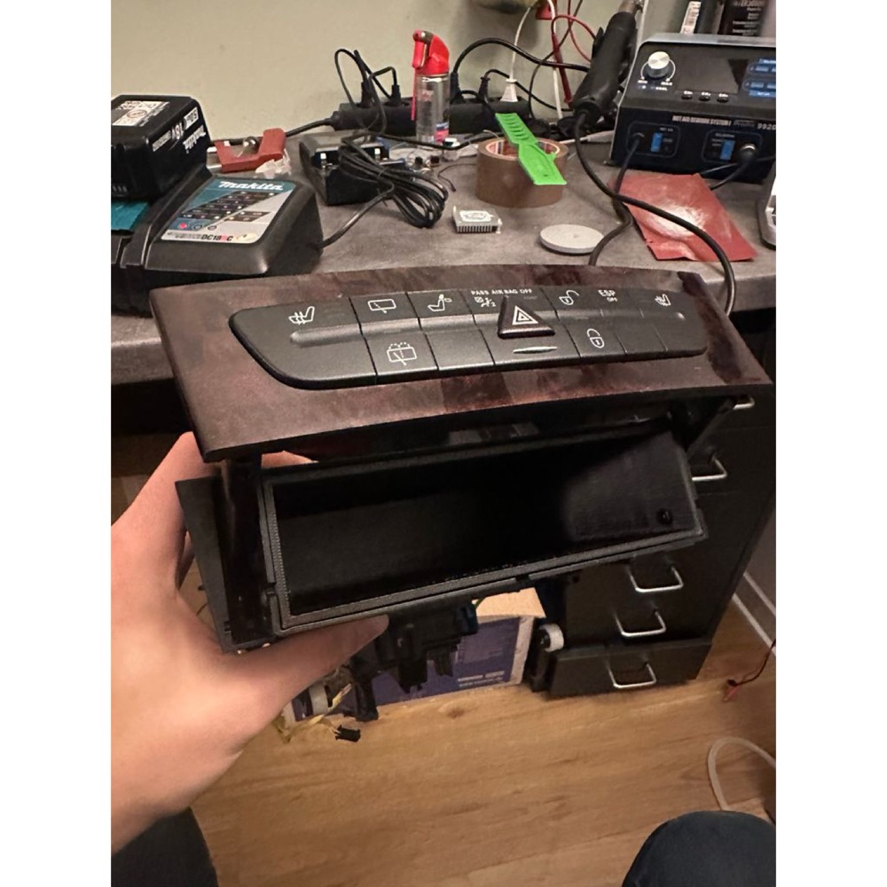 Mercedes W211 Gizli Kompartman Kutusu
