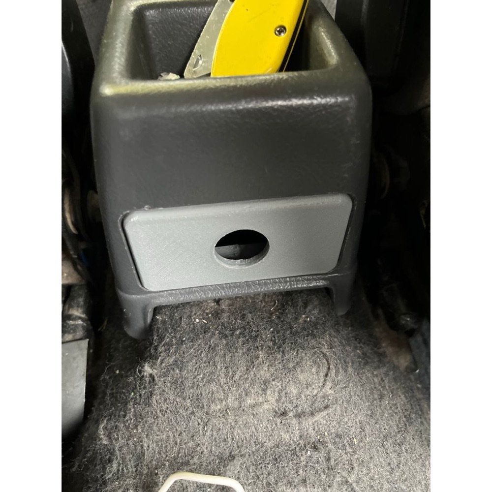 Suzuki Swift El Freni Arkası 12V Priz Yuvası