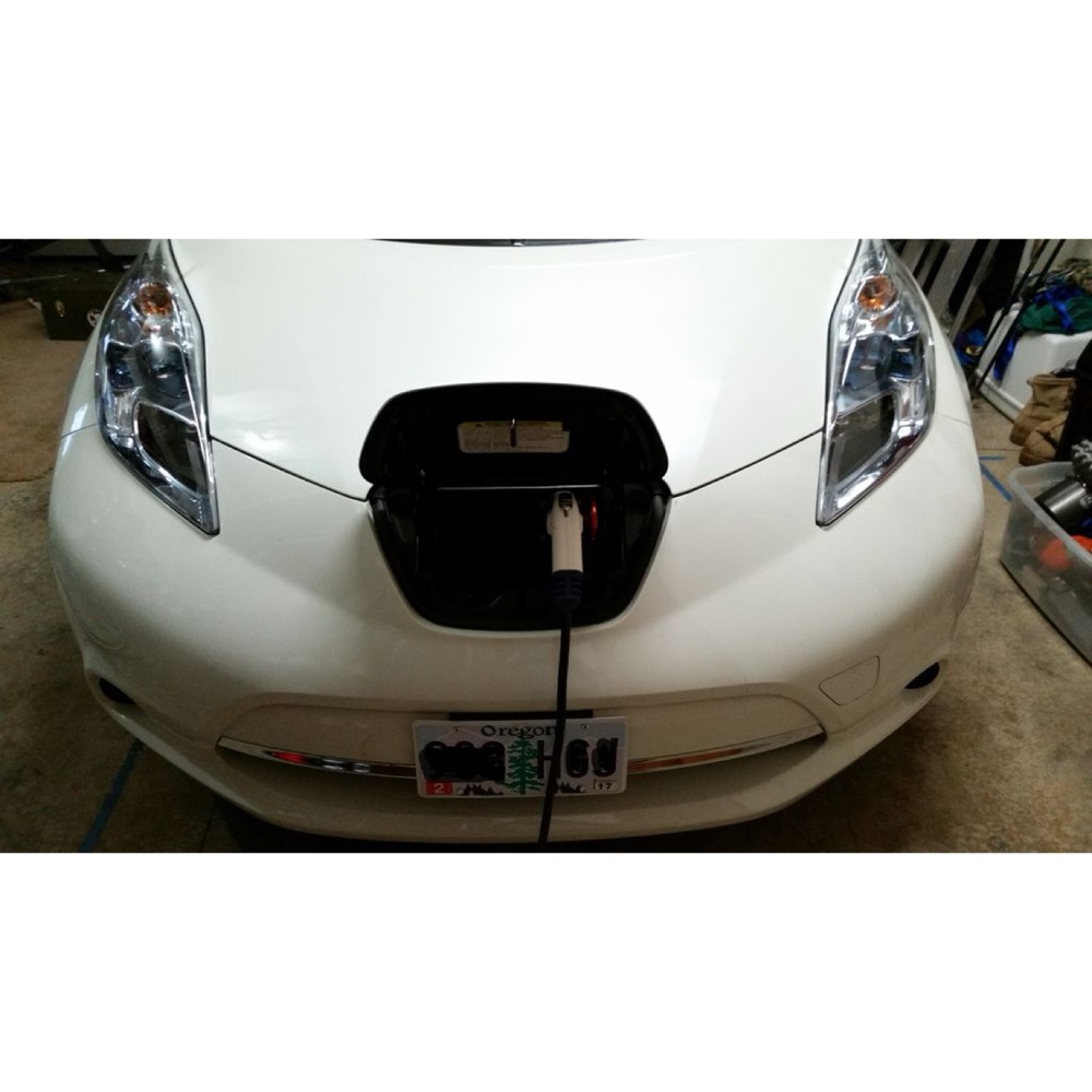 Nissan Leaf ön plaka tutucusu