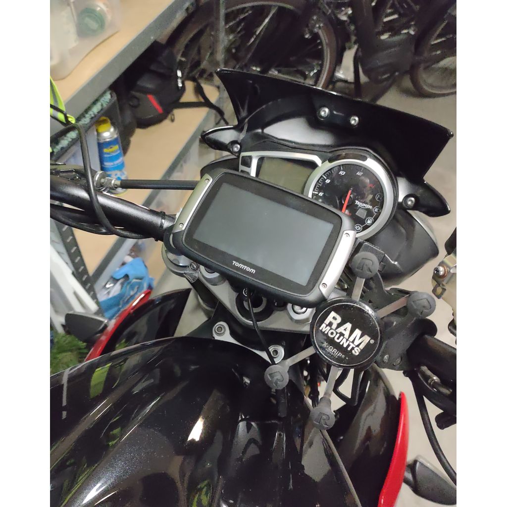Triumph Street Triple TomTom Rider Montajı