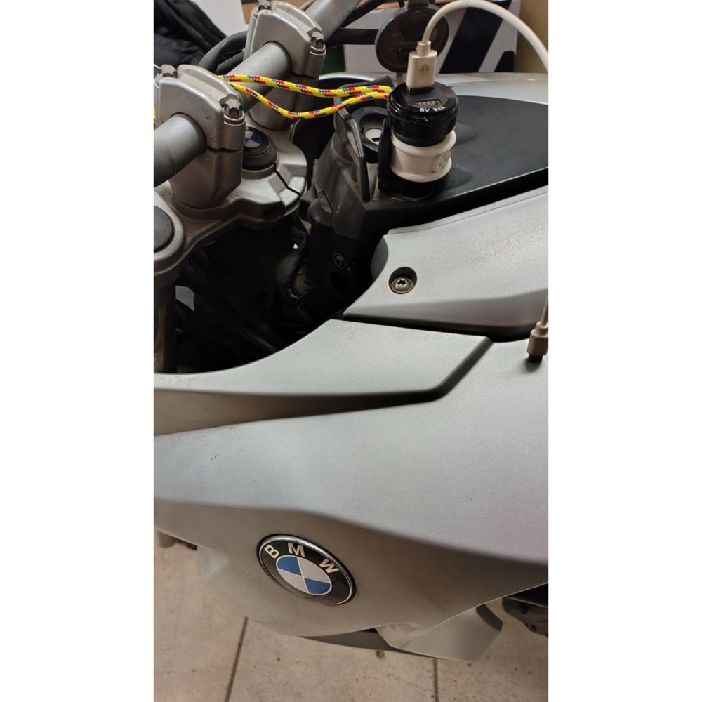 USB Şarj Adaptörü Sabitleme Kancası (BMW Motorrad DIN Soket Uyumlu)