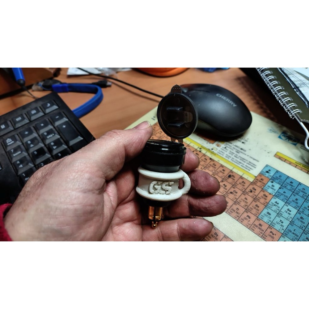 USB Şarj Adaptörü Sabitleme Kancası (BMW Motorrad DIN Soket Uyumlu) görsel 2