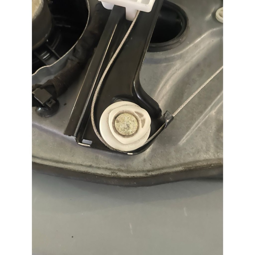 VW MK4 Arka Cam Kılavuz Kasnağı görsel 2