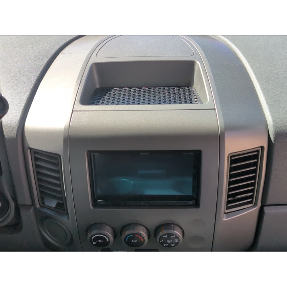 Nissan Titan (1. nesil) orta konsol petek desenli tepsi paspası