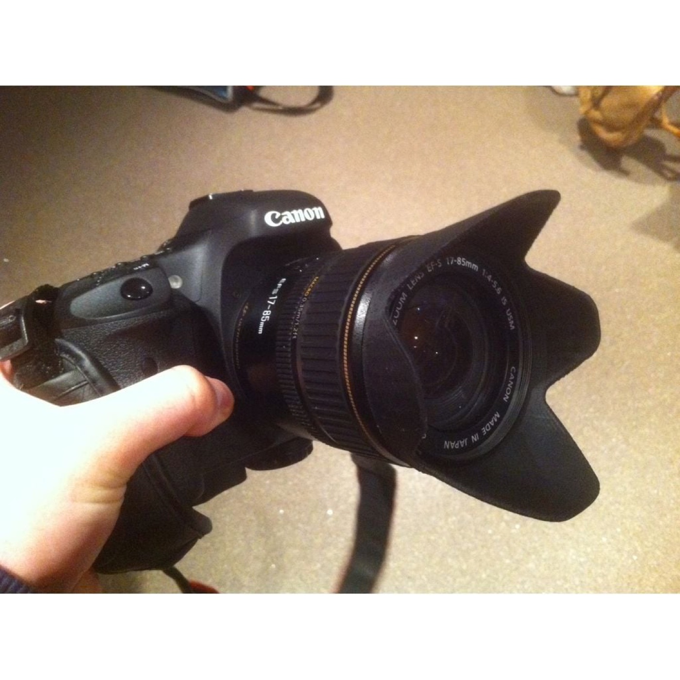 Canon EF-S 17-85mm için Yaprak Tipi Lens Parasoleyi görsel 2