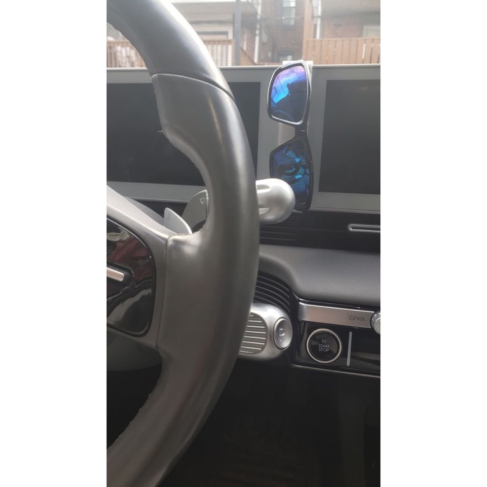 Hyundai Ioniq 5 Panel Klipsli Güneş Gözlüğü Tutucusu görsel 2
