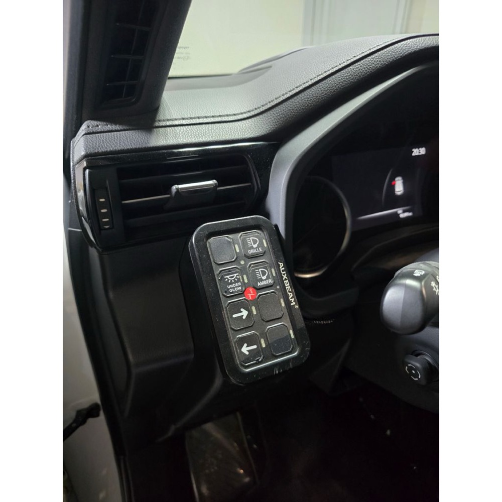 Toyota LC300 Auxbeam Anahtar Paneli Tutucu görsel 2