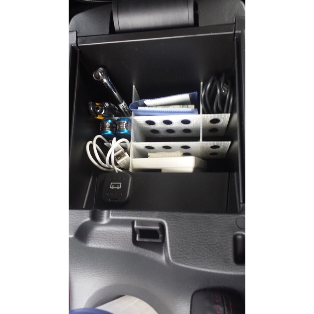 Mazda 3 Orta Konsol Düzenleyici (2014+) görsel 2