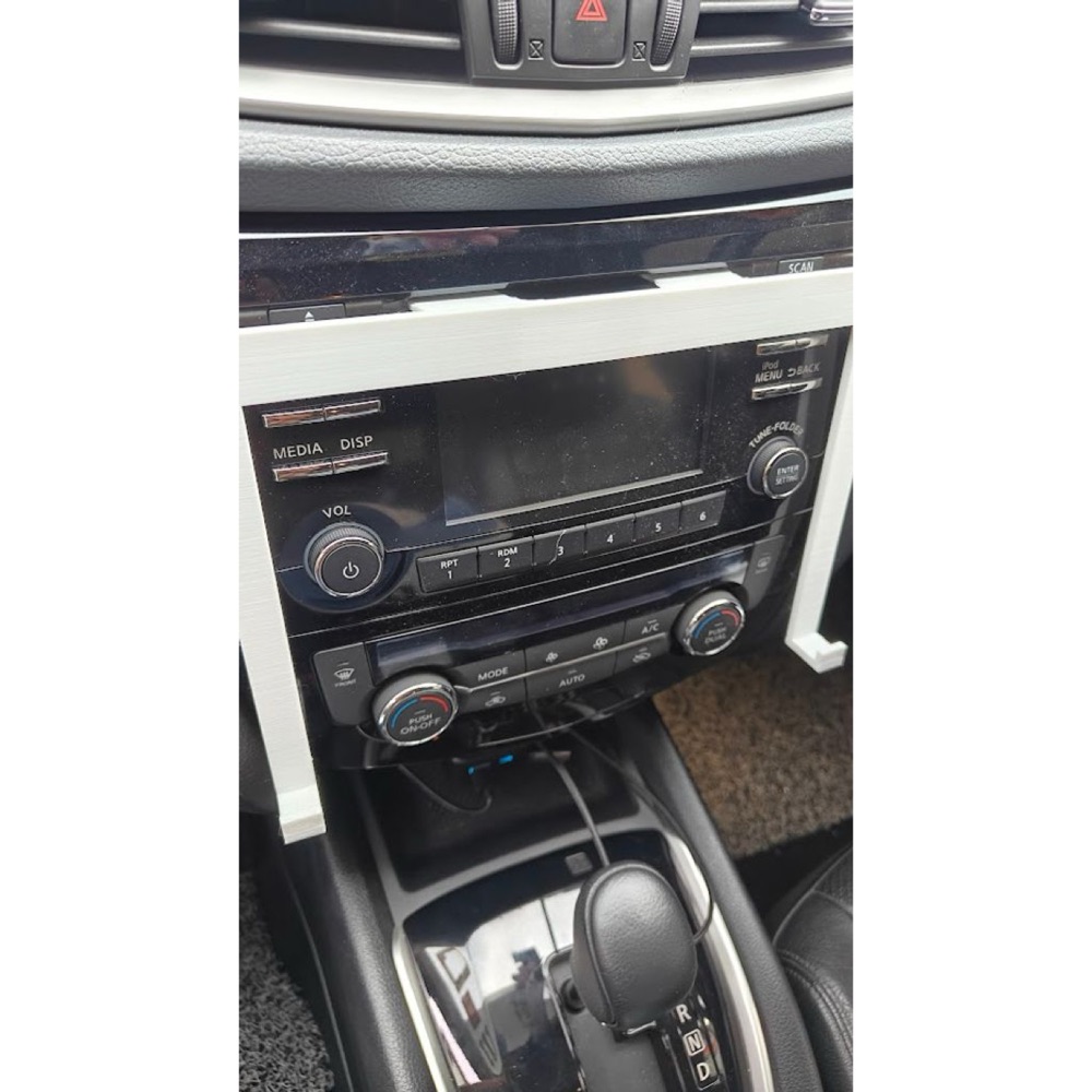 Nissan CD yuvası tablet tutucusu