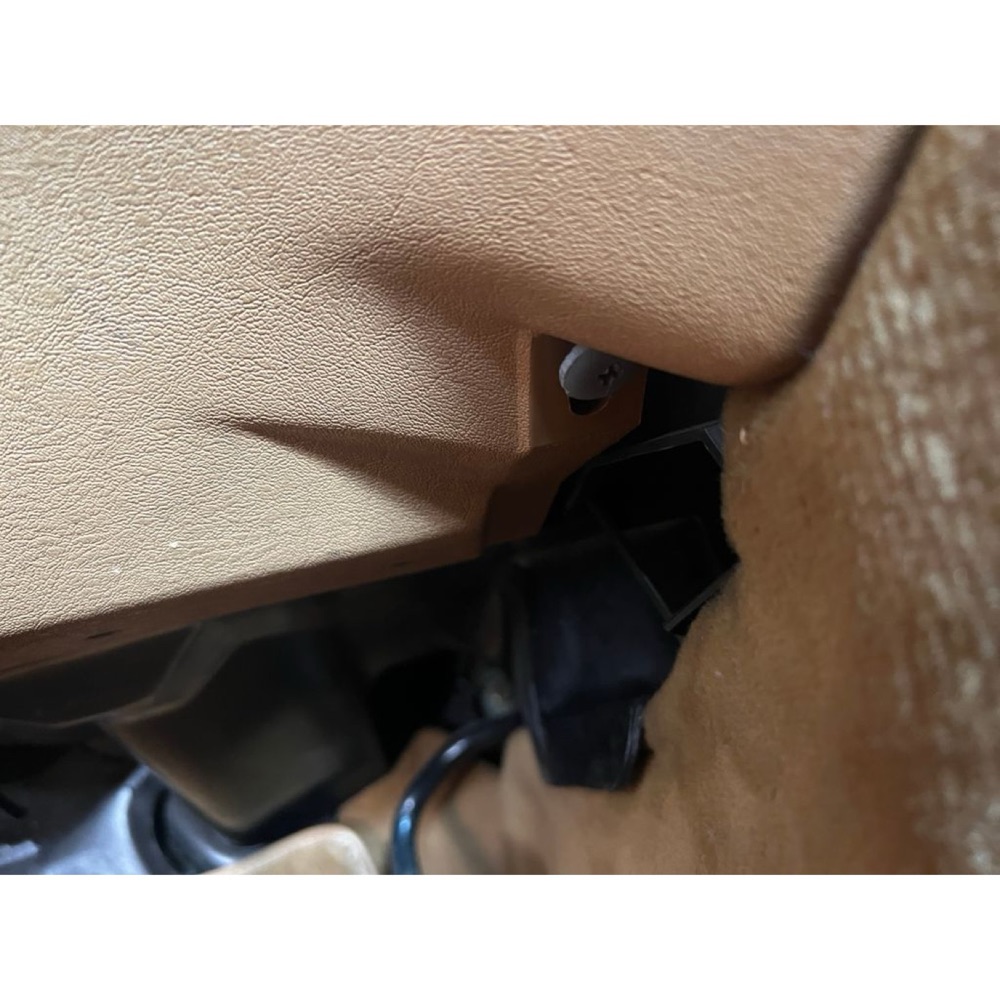 Mercedes R107/W123/W126 İç Donanım Plastik Vida Yedekleri görsel 5