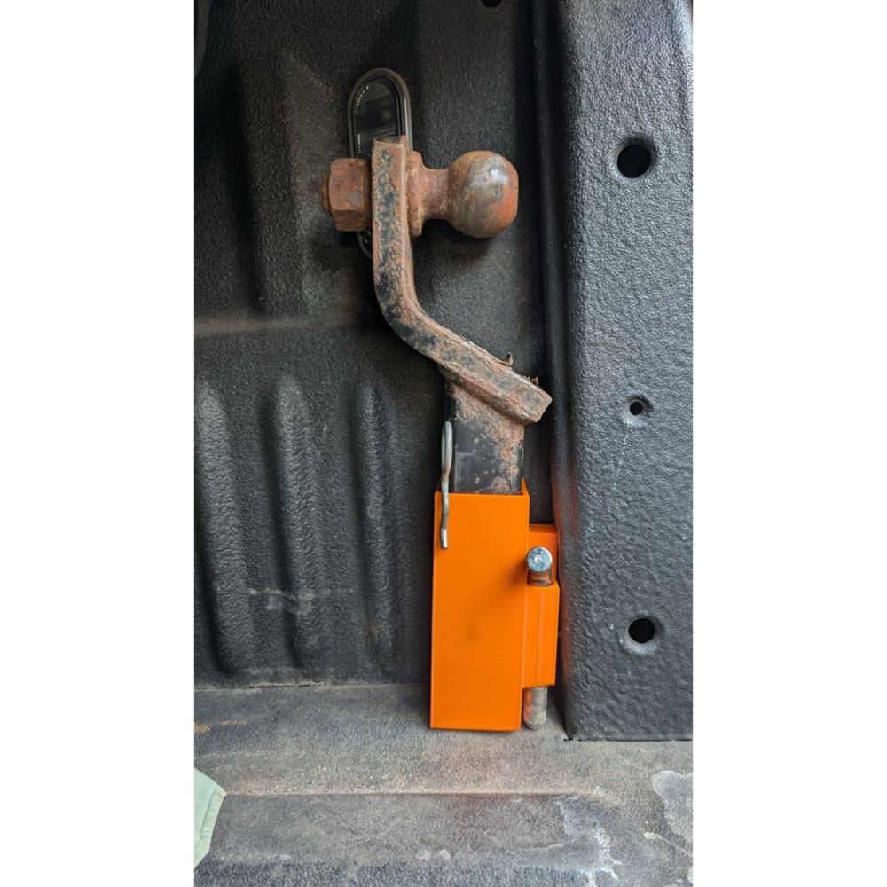 Ford F-150 Kasa İçi Çekme Demiri (Hitch) Tutucusu