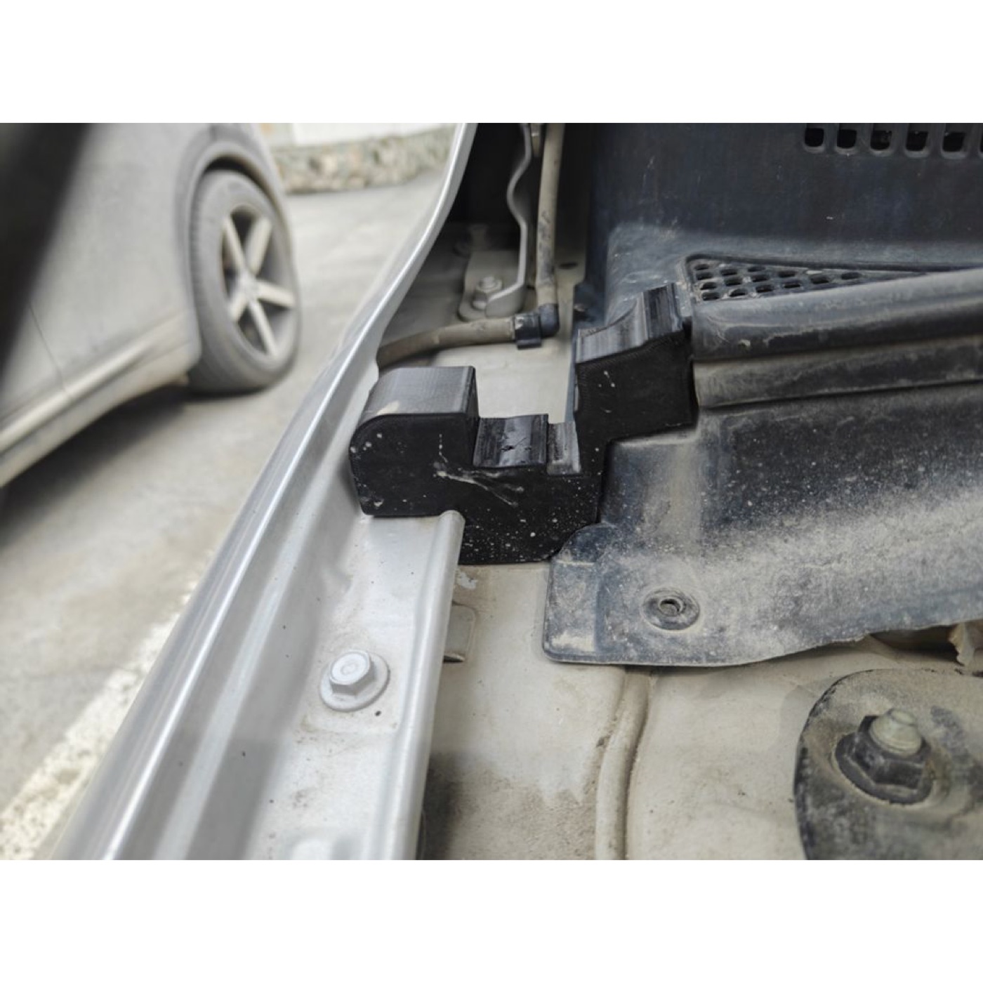 Kia Ceed ED Kaput Gaz Amortisörü Contası görsel 3