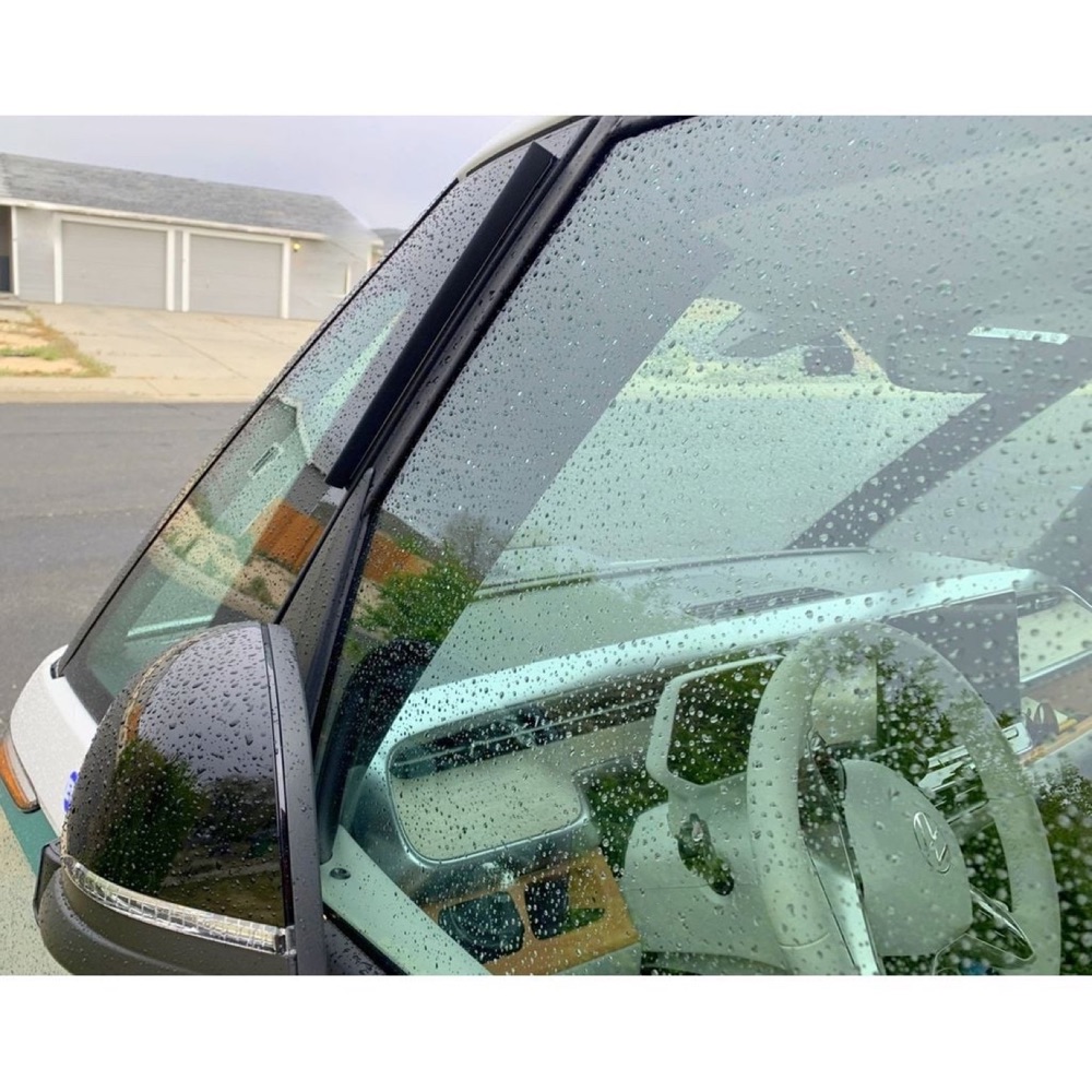 VW ID Buzz Ön Cam Hava Akımı Deflektörü görsel 2