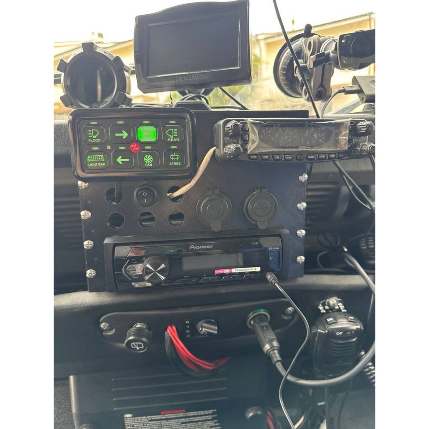 Land Rover Defender DIN Radyo Montaj Paneli