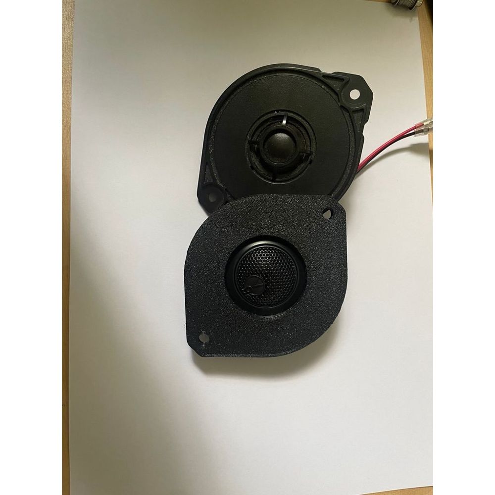 VW Caddy Tweeter Tutucusu