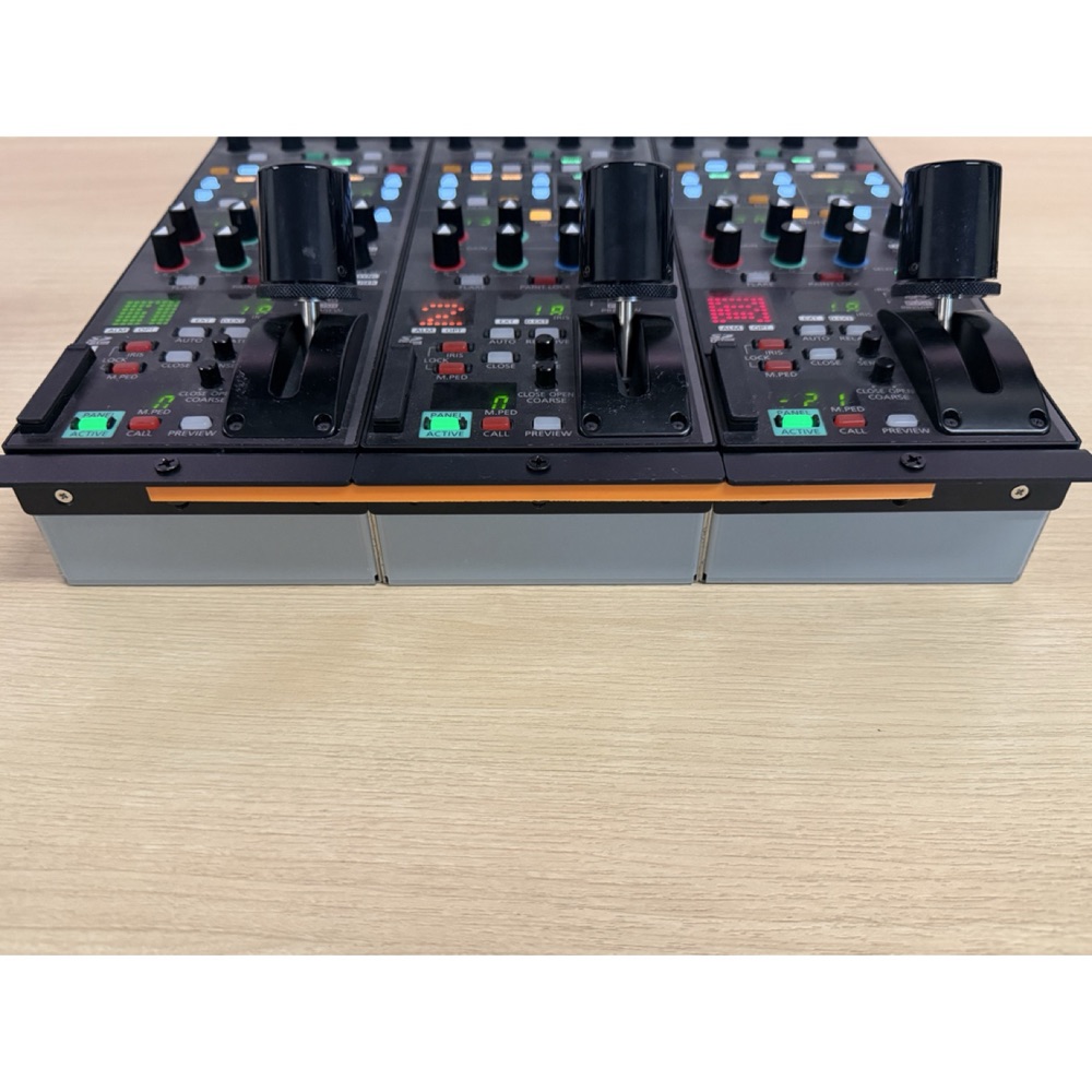 Panasonic AK-HRP1000 Kontrol Panelleri için Masaüstü Bağlantı Plakası