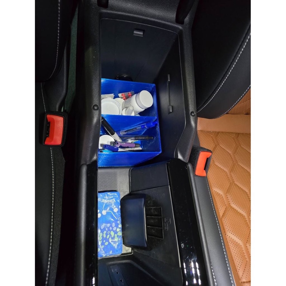 Volkswagen Tiguan 3. Nesil Konsol Altı Depolama Kutusu görsel 2