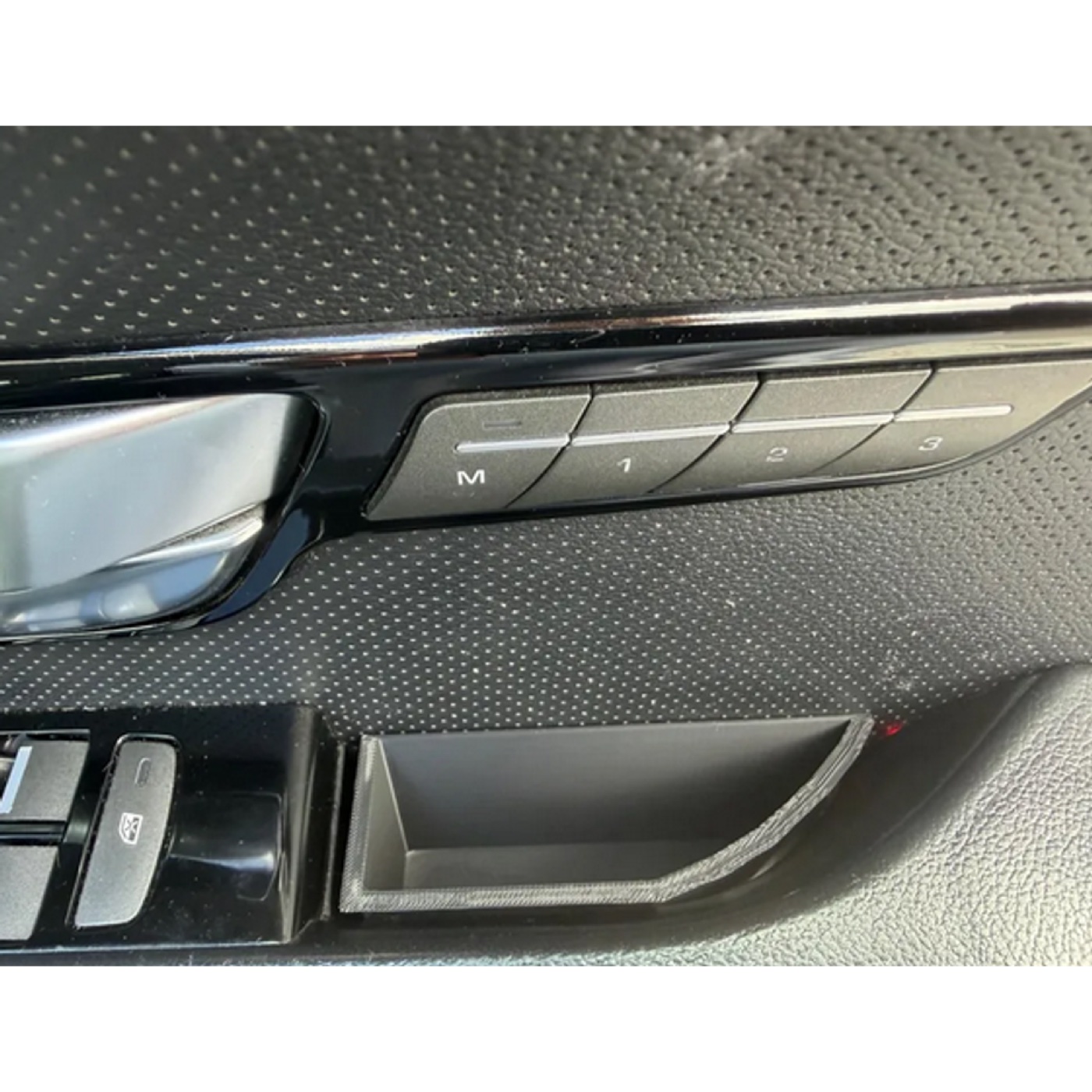 Range Rover Evoque (2015) Kapı Kolu Kutusu Ek Parçası görsel 2