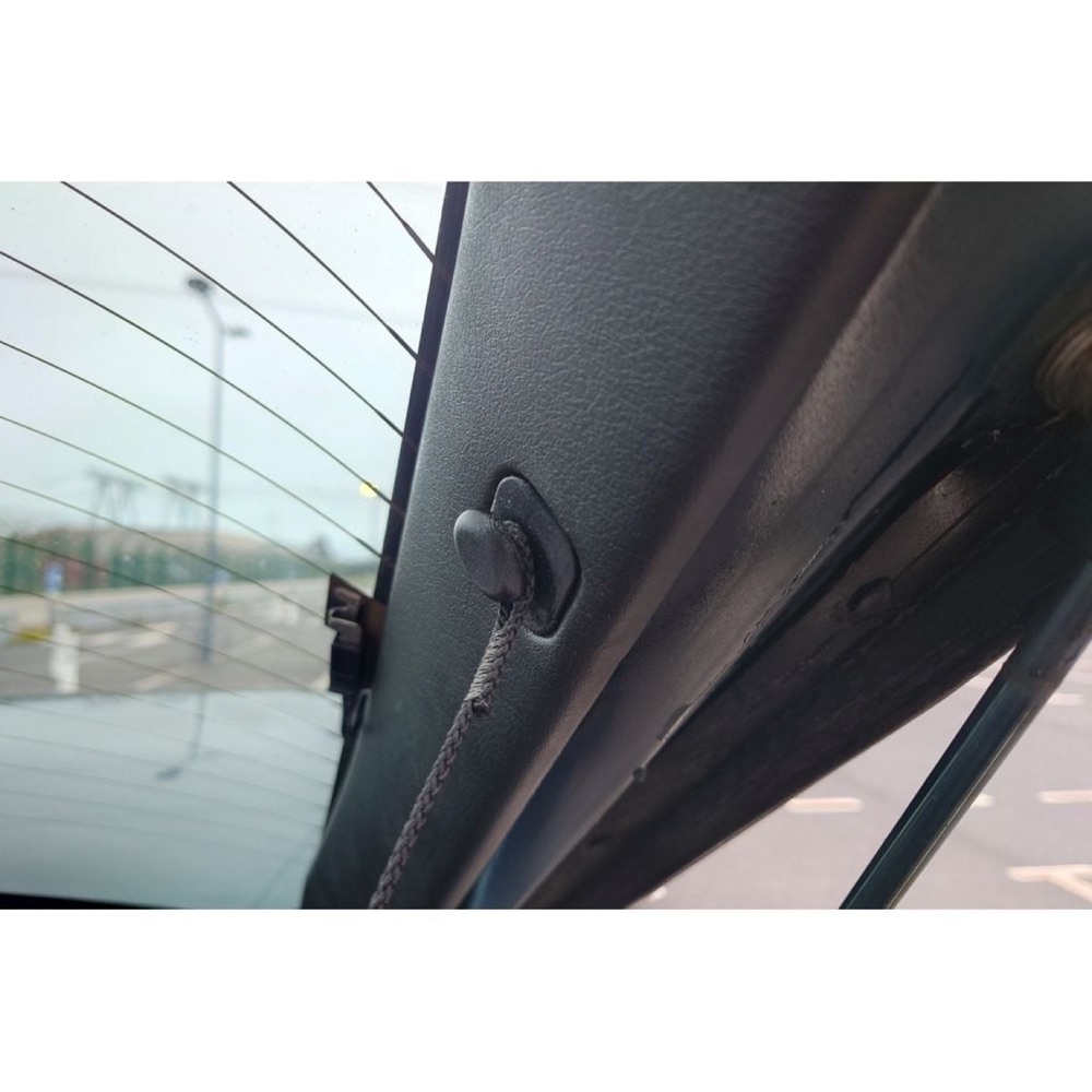 Nissan Primera P10 (5 kapı) arka eşya rafı kancası görsel 2