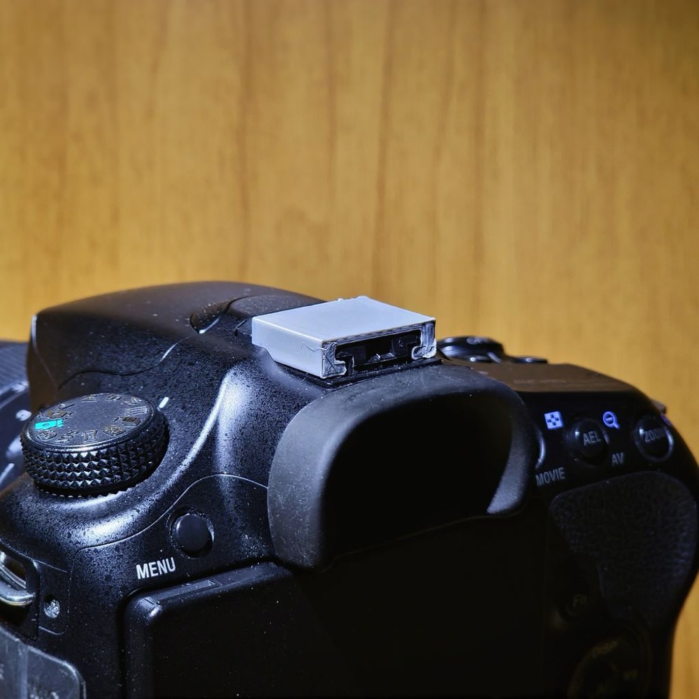 Sony Alpha Auto-Lock Flaş Ayağı Kapağı (A57 / A77 / A65 / A55 / A37 ve Benzerleri) görsel 2