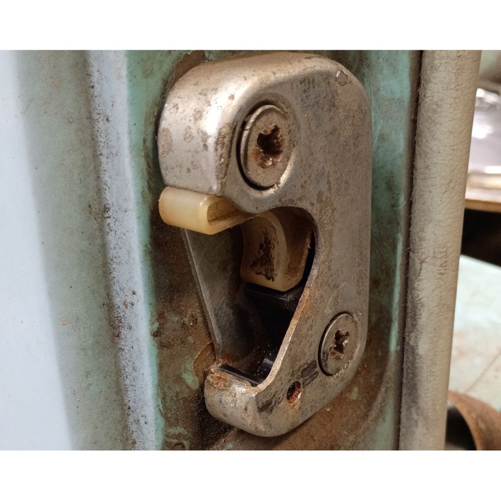 Volkswagen Karmann Ghia Striker Plate Yenileme görsel 2
