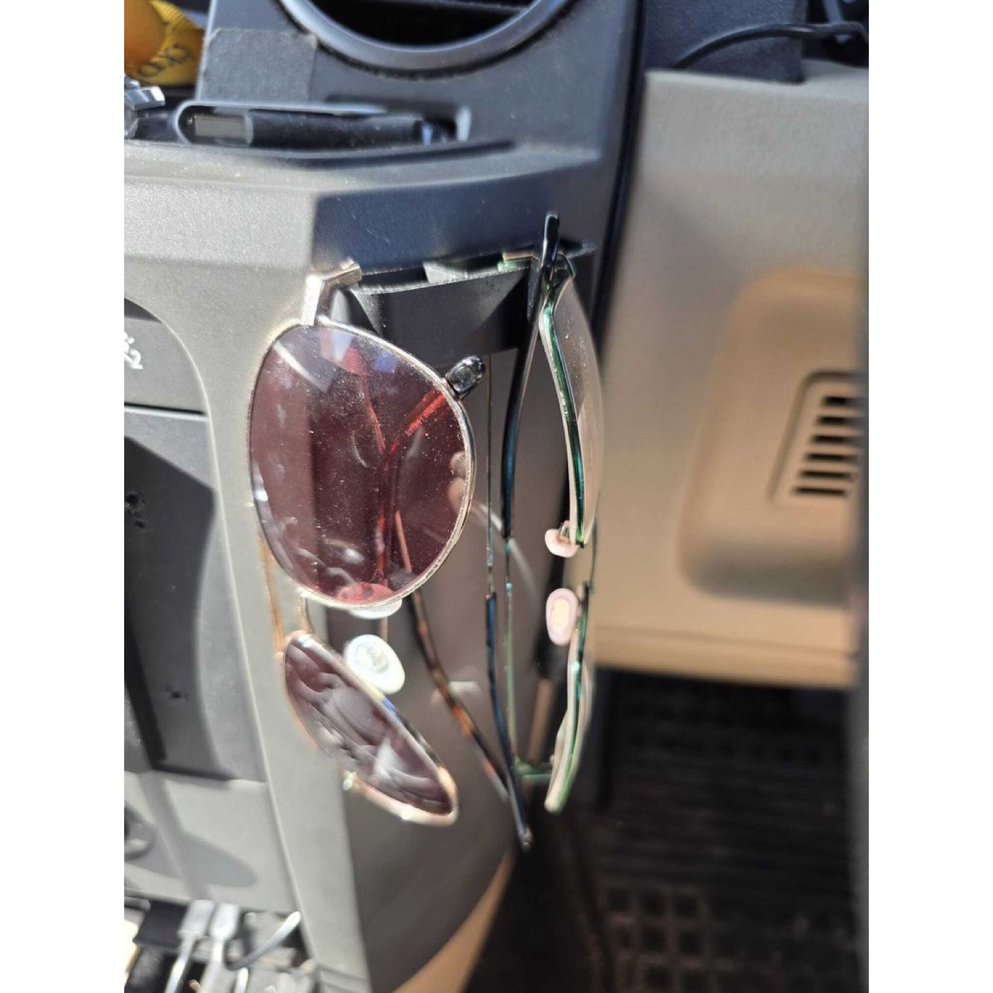 Land Rover Discovery Güneş Gözlüğü Askısı