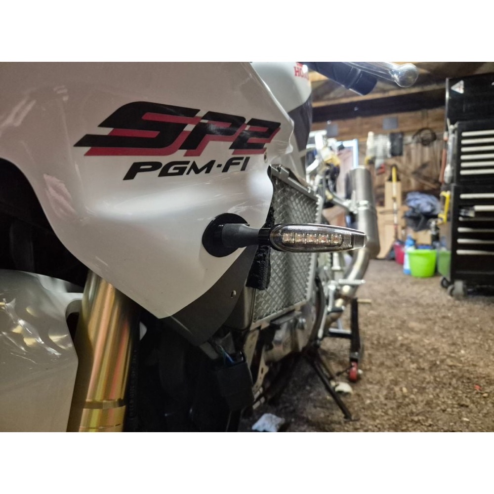 Honda RC51 SP1/SP2 Ön Sinyal Adaptör Plakası